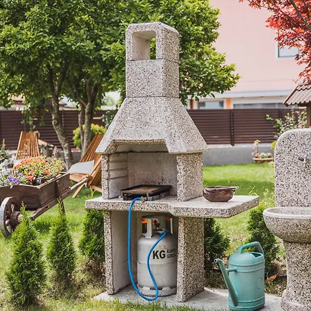 Apartment Gotar With Garden *