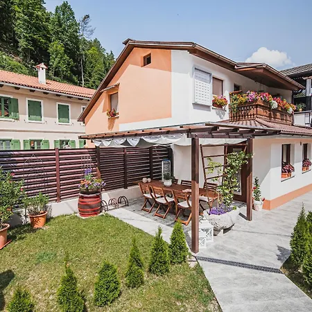 Gotar With Garden アパート コバリード